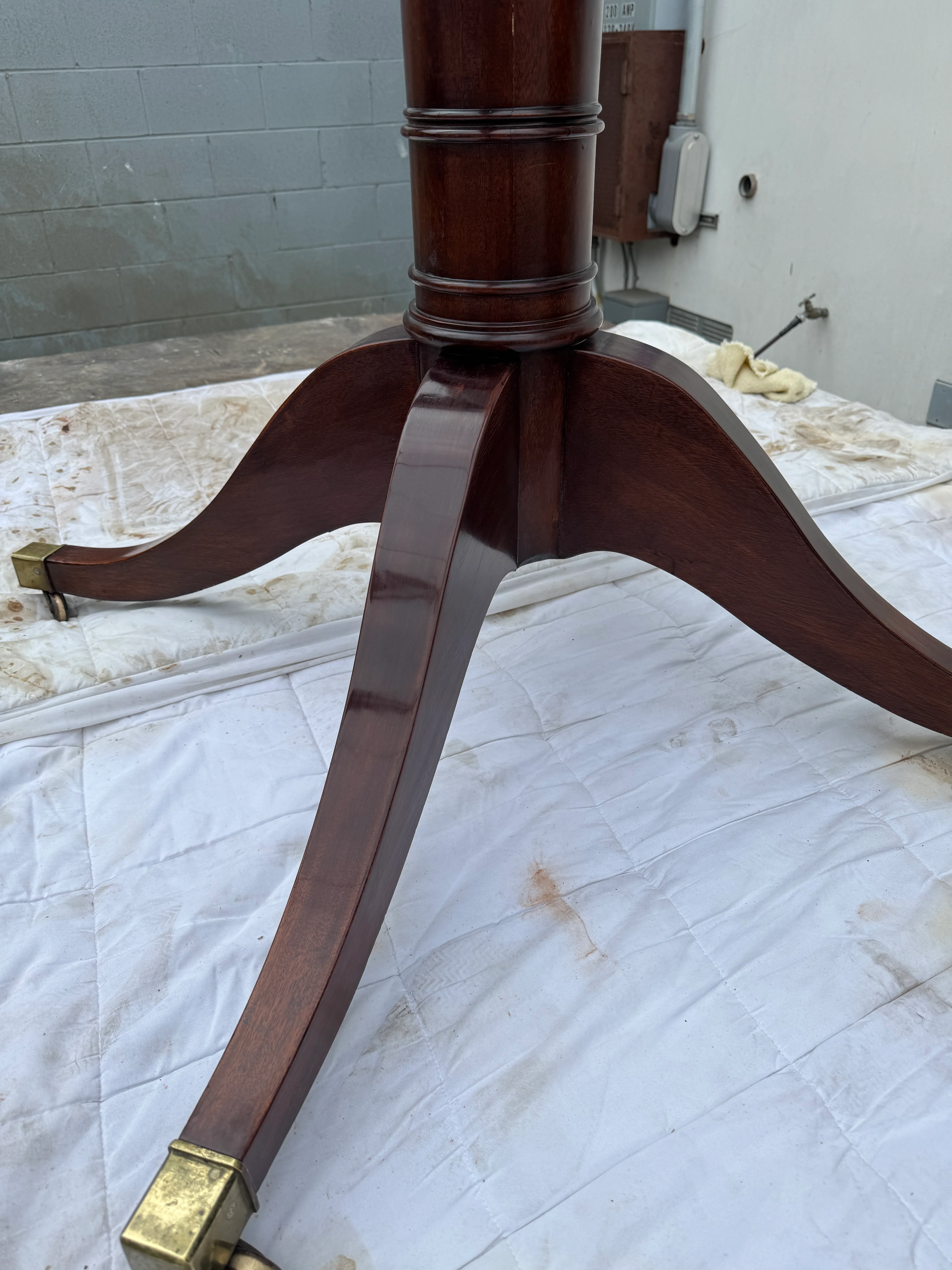 AF1-014:  ANTIQUE EARLY 20th CENTURY ENGLISH REGENCY STYLE MAHOGANY 60" DIAMETER DINING TABLE - Image 16