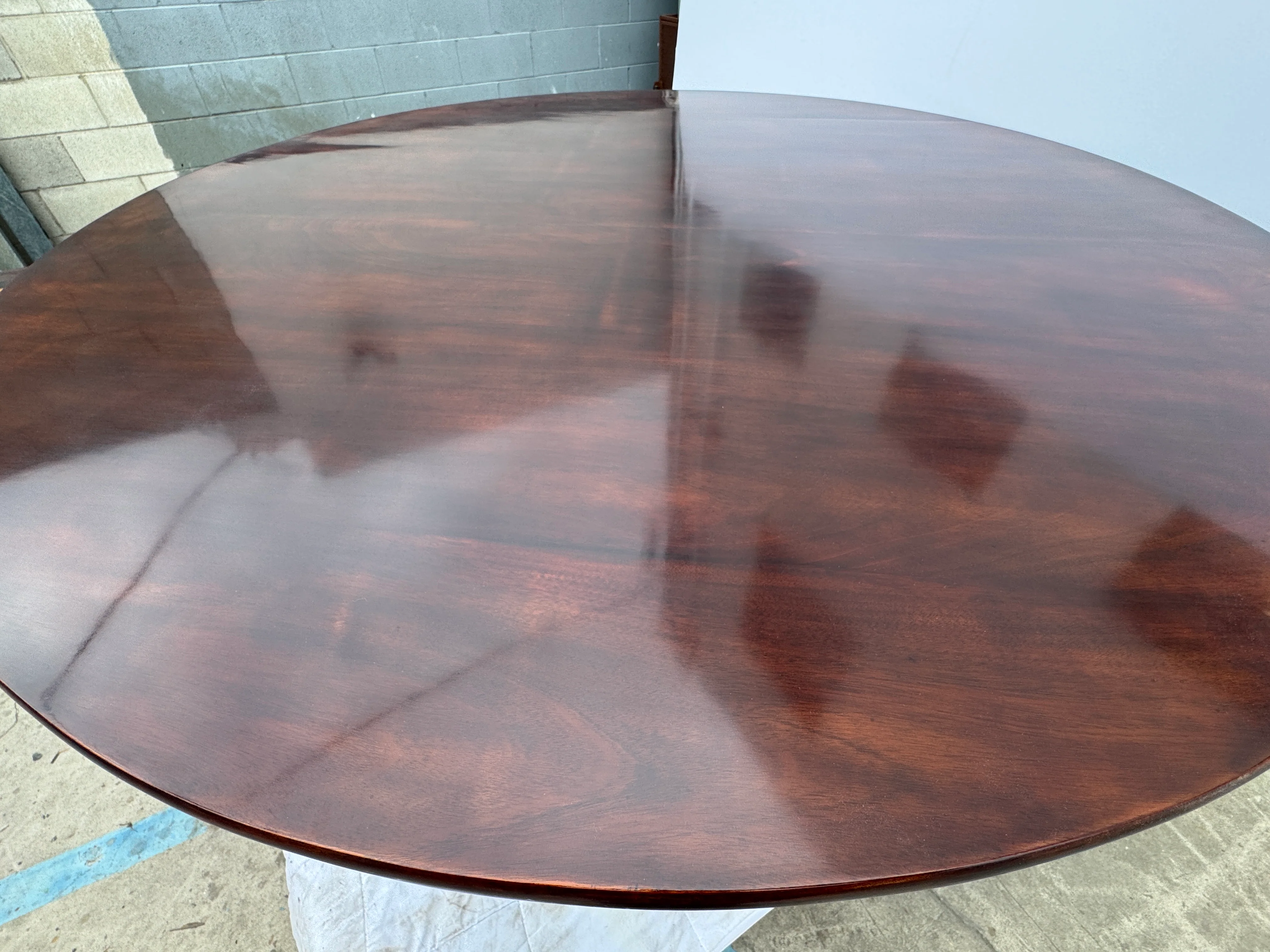 AF1-014:  ANTIQUE EARLY 20th CENTURY ENGLISH REGENCY STYLE MAHOGANY 60" DIAMETER DINING TABLE - Image 22