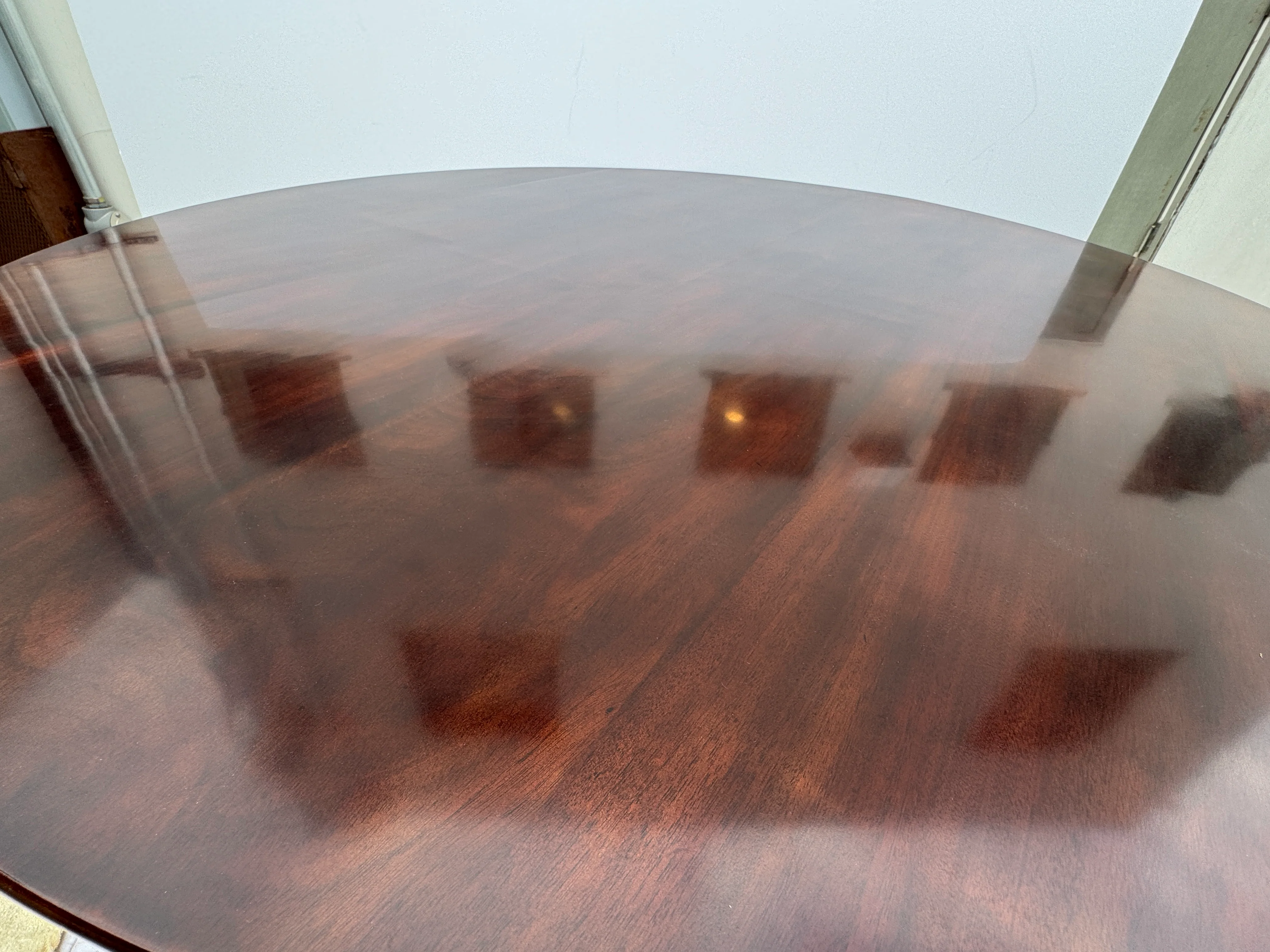 AF1-014:  ANTIQUE EARLY 20th CENTURY ENGLISH REGENCY STYLE MAHOGANY 60" DIAMETER DINING TABLE - Image 23