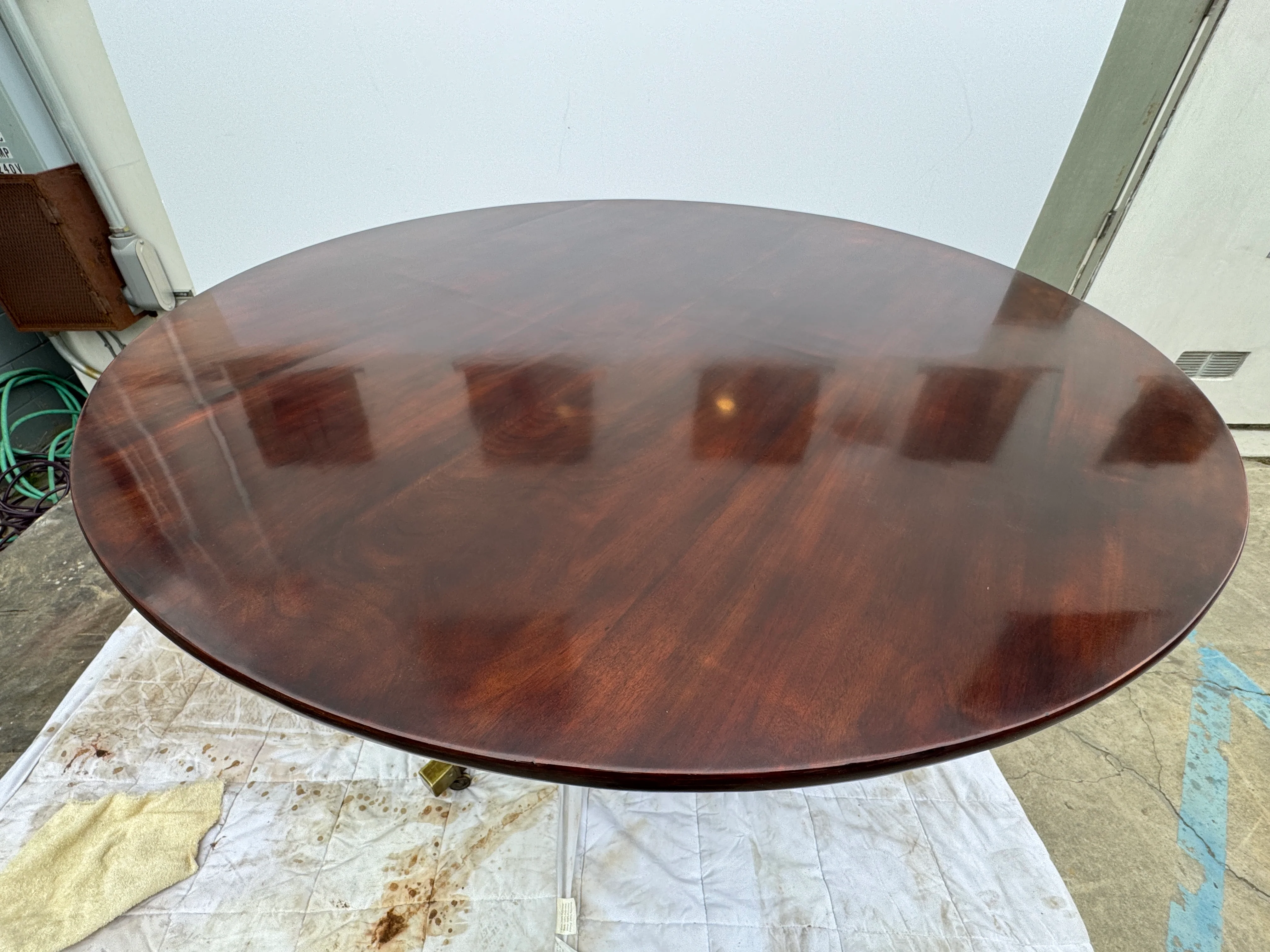 AF1-014:  ANTIQUE EARLY 20th CENTURY ENGLISH REGENCY STYLE MAHOGANY 60" DIAMETER DINING TABLE - Image 24