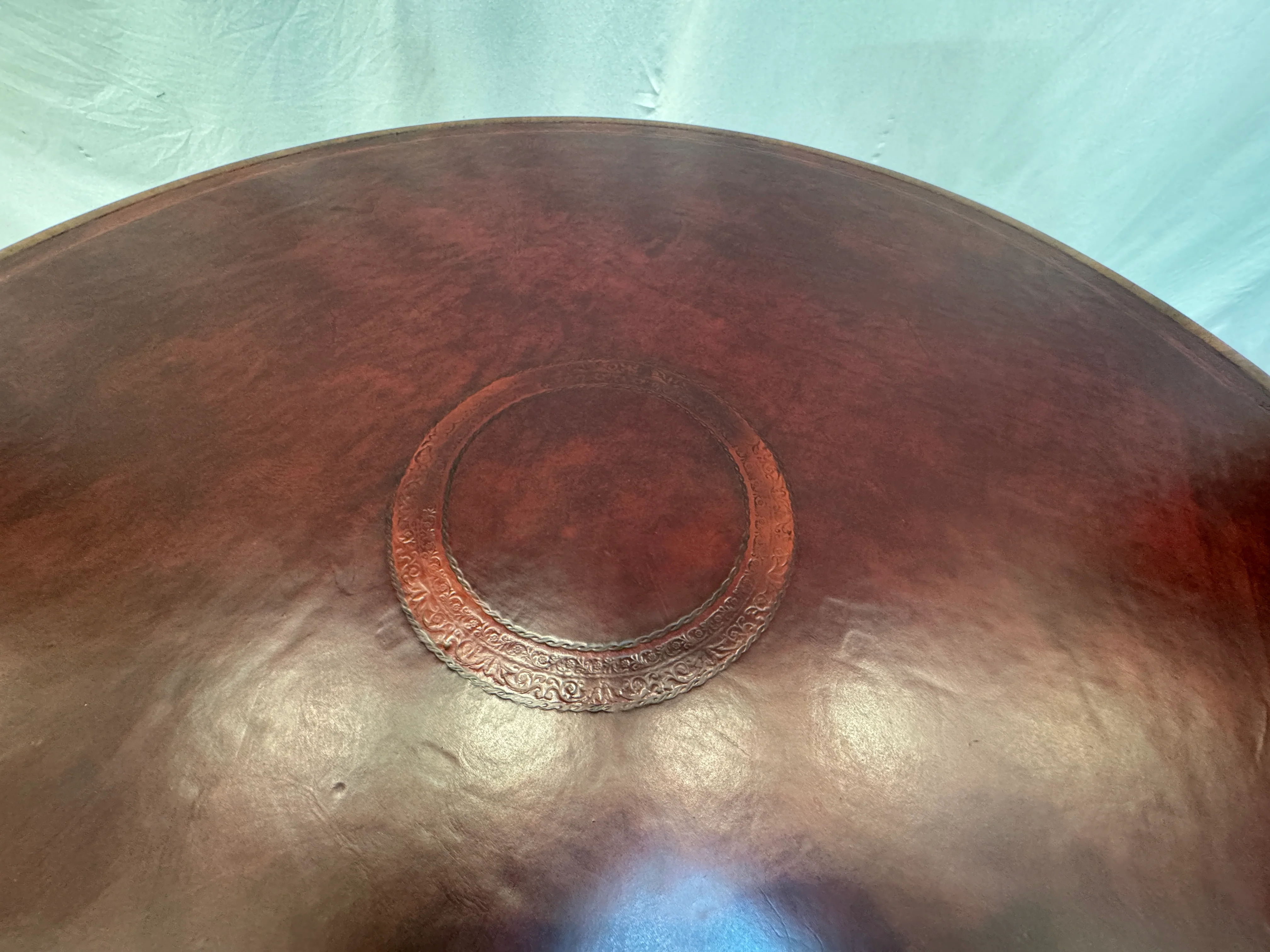 AF1-134: Burton Ching Georgian Mahogany Rent Table With Tooled Leather Top Late 20th Century - Image 5