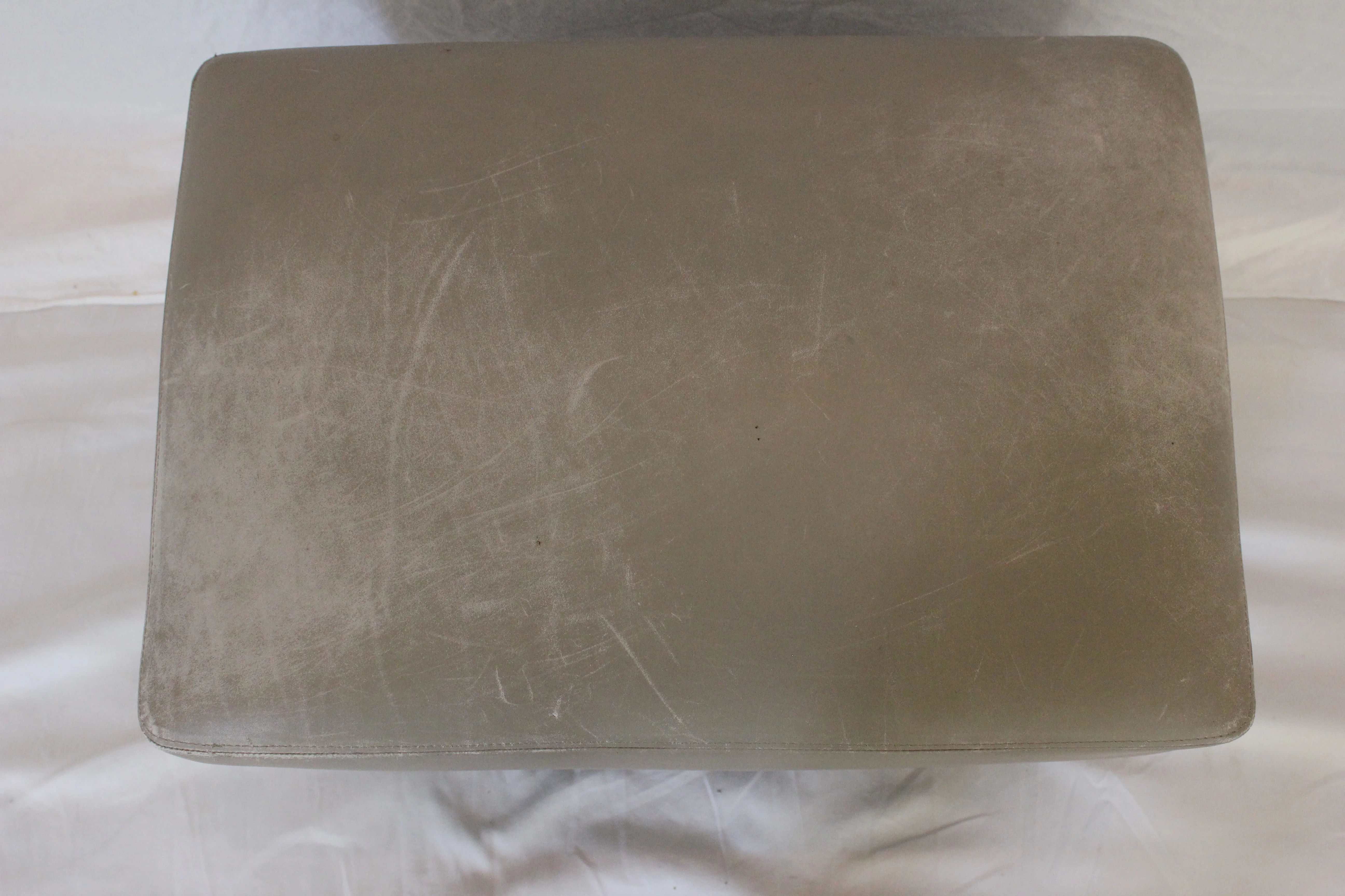 AF2-376: Vintage Late 20th Century Upholstered Leather Bench - Image 4