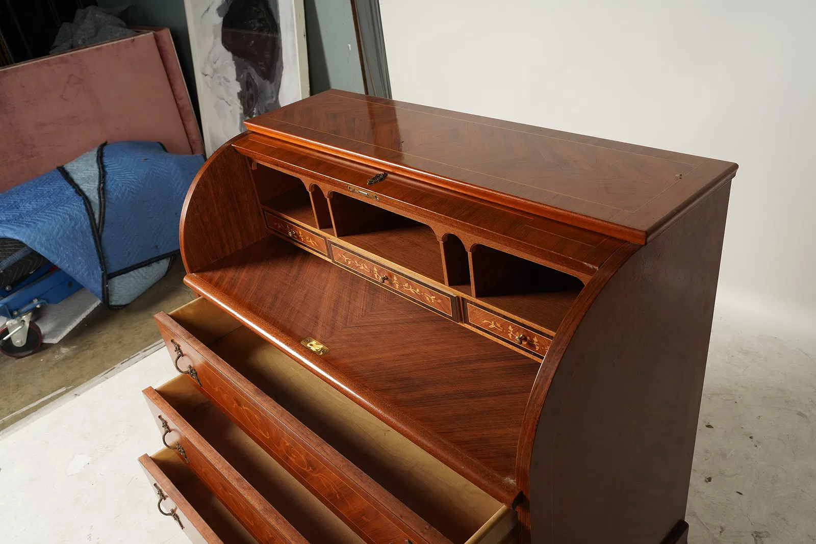 AF5-049: Fine French  Louis XV Style Parquetry and Marquetry Cylinder Desk - Image 10