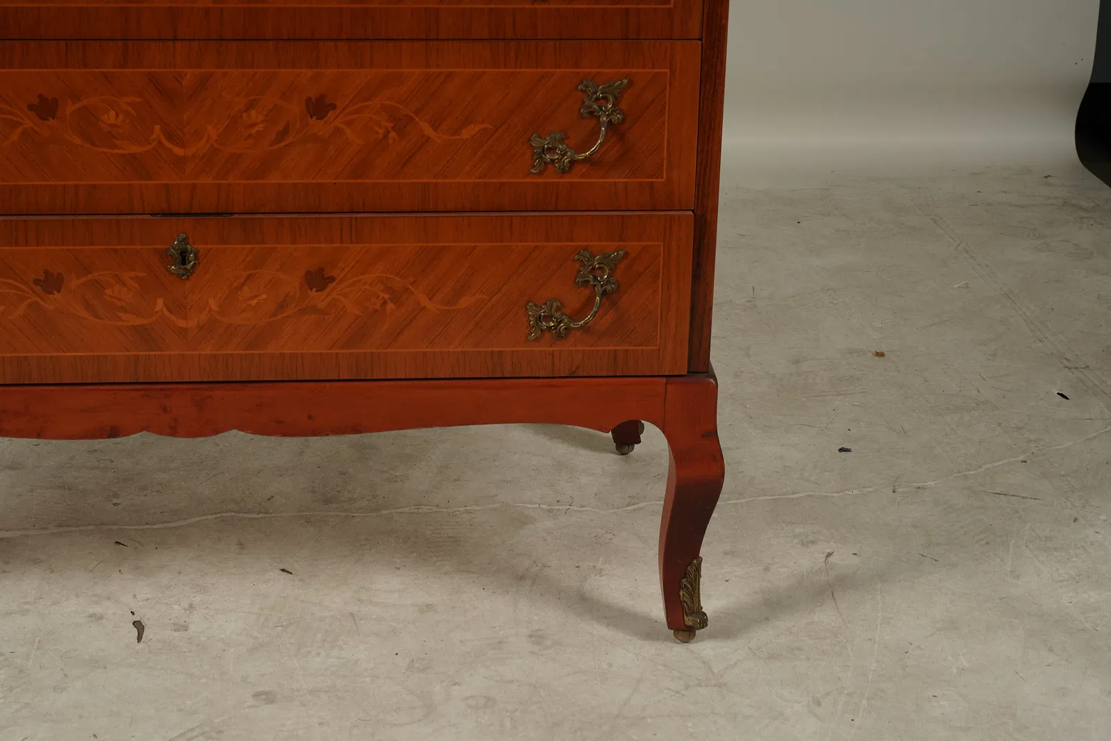 AF5-049: Fine French  Louis XV Style Parquetry and Marquetry Cylinder Desk - Image 4