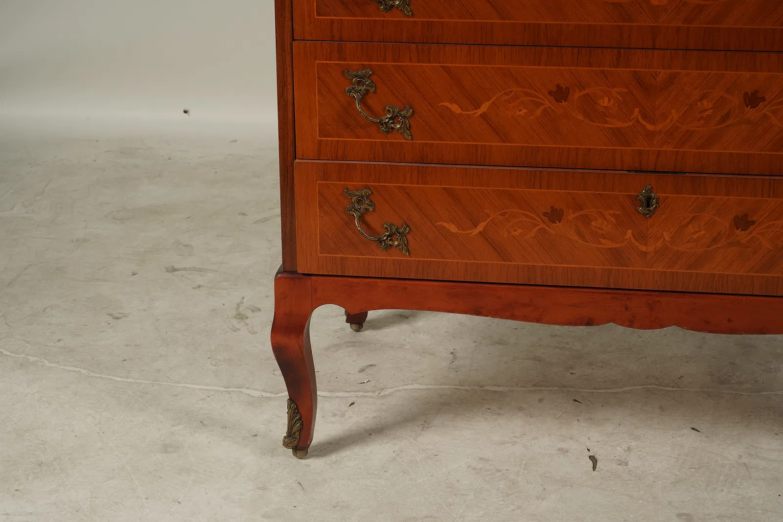 AF5-049: Fine French  Louis XV Style Parquetry and Marquetry Cylinder Desk - Image 5